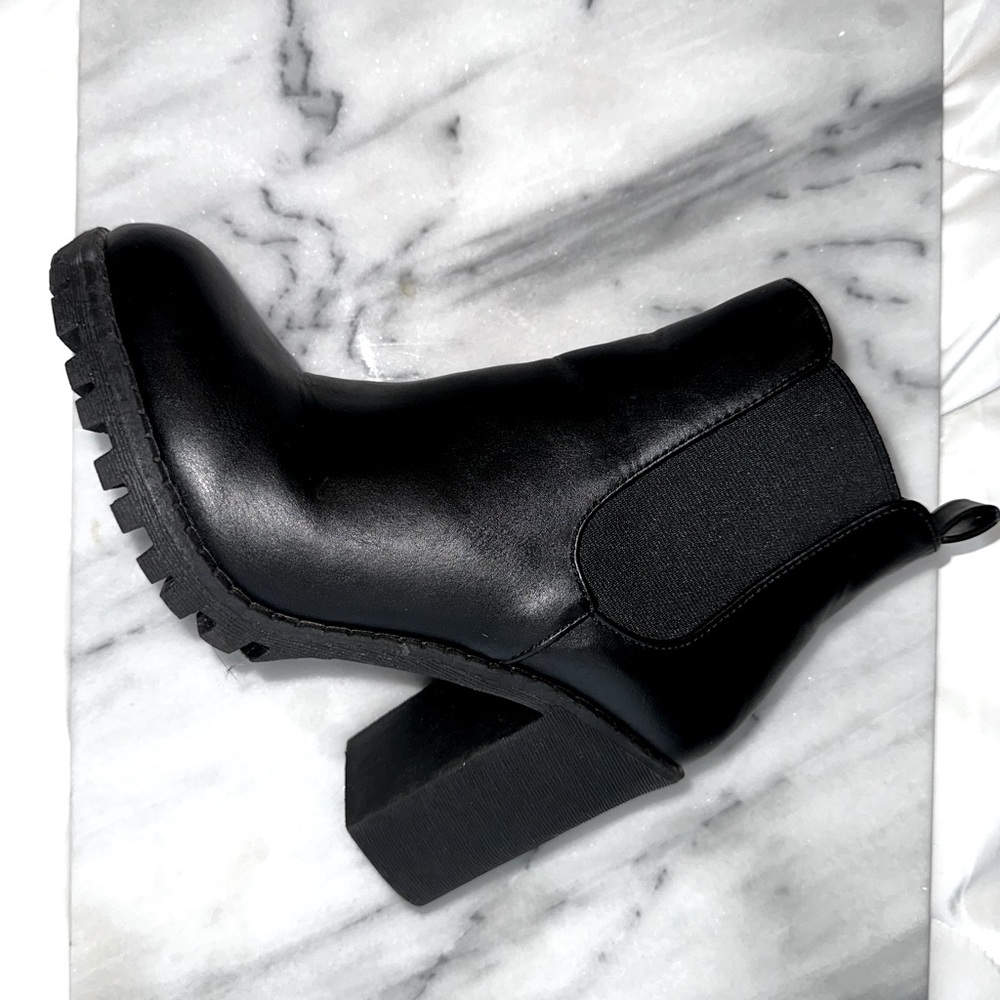 Heeled boots